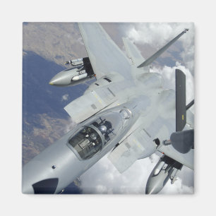 Íman Trações de um F-15 Eagle longe de um KC-135