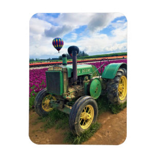 Íman Trator Verde em Tulip Field, Oregon