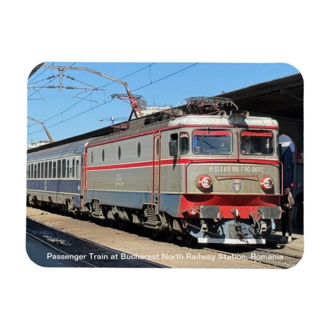 Íman Trem de Passageiros na Estação de Trem de Bucarest (Horizontal)