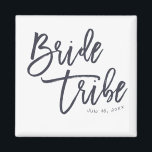 Íman Tribo Brilhante Moderna e Simples Manuscrita<br><div class="desc">Composto por tipografia cursiva serif e playful. Tudo contra um pano de fundo branco. Esta design é simples,  moderna e divertida! Este foi projetado pelo White Paper Birch Co.,  exclusivo para Zazzle. Disponível aqui: http://www.zazzle.com/store/whitepaperbirch</div>