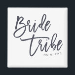 Íman Tribo Brilhante Moderna e Simples Manuscrita<br><div class="desc">Composto por tipografia cursiva serif e playful. Tudo contra um pano de fundo branco. Esta design é simples,  moderna e divertida! Este foi projetado pelo White Paper Birch Co.,  exclusivo para Zazzle. Disponível aqui: http://www.zazzle.com/store/whitepaperbirch</div>