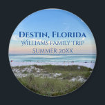 Íman Trilha Personalizada da Família Destin Florida Bea<br><div class="desc">Este imã de praia pitoresco de Destin Florida mostra o lindo pôr do sol rosa e laranja tocando suavemente as ondas do oceano acima da areia e do mar. Lindo lembrança de guarda costeira com data de viagem personalizada e sobrenome familiar para seu lugar de férias favorito.</div>