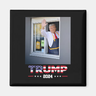 Íman Trump Works Drive-thru Trump Servindo Batatas Frit
