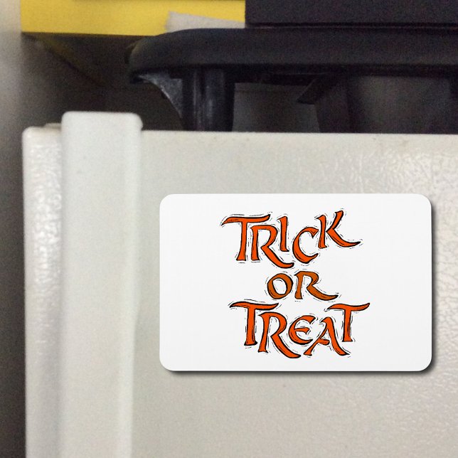 Íman Truque de Halloween ou Trate Palavras Laranja Amar (Halloween Trick or Treat Shaky Orange Font Flexibl Magnet)