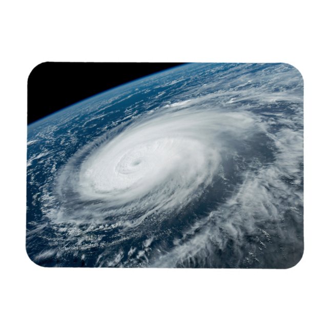 Íman Tufão Hinnamnor. (Horizontal)