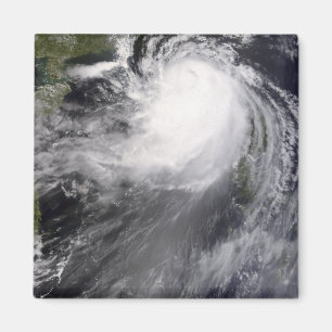 Íman Tufão Nuri se aproximando da China