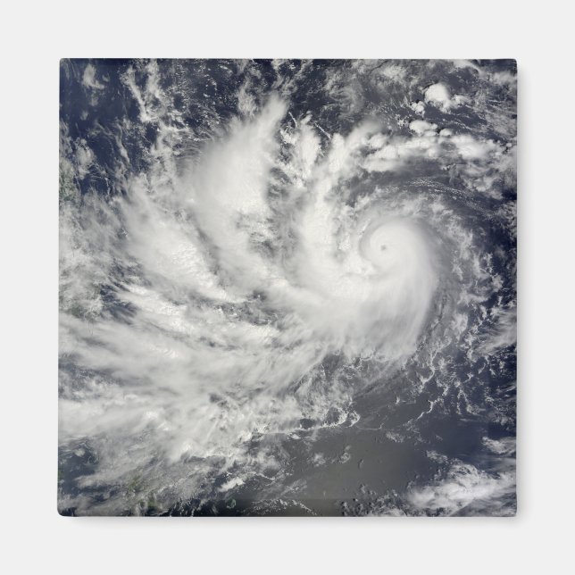 Íman Typhoon Parma dirigindo-se para oeste (Frente)