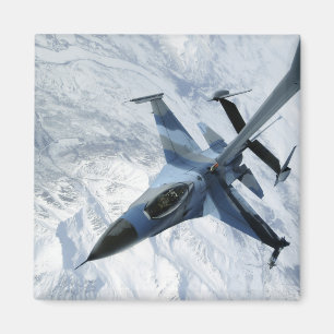 Íman Um agressor F-16 senta-se na posição do contato