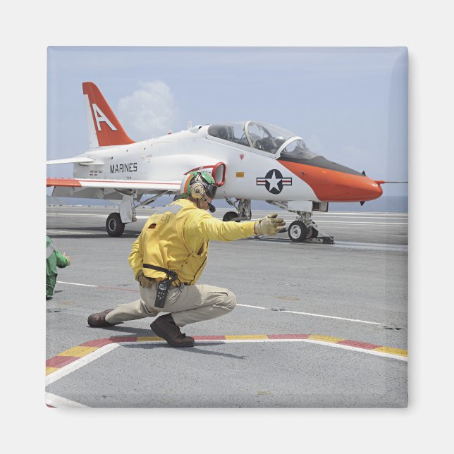 Íman Um atirador a bordo do porta-aviões (Frente)