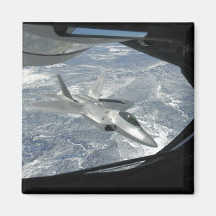 Íman Um banco de Raptor F-22 longe de um KC-135