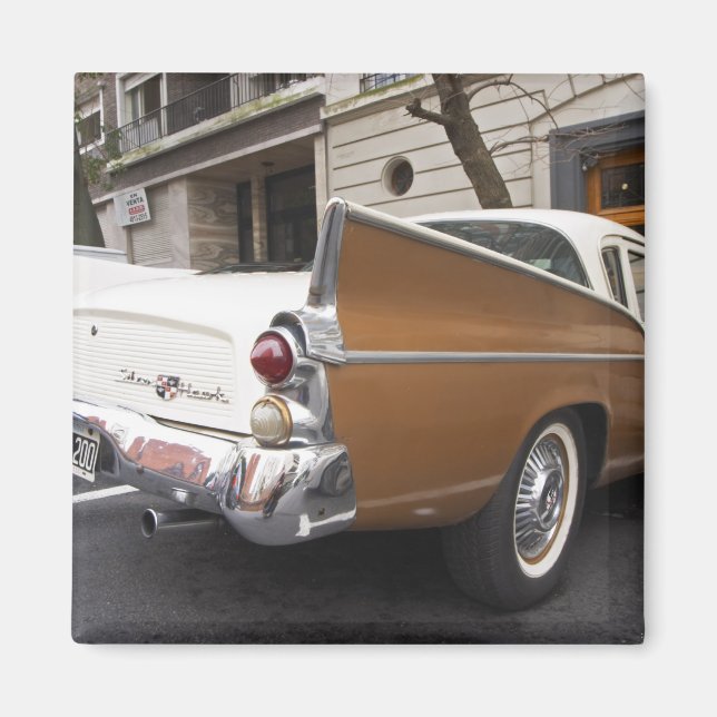 Íman Um carro clássico Studebaker Silver Hawk estaciona (Frente)