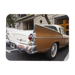Íman Um carro clássico Studebaker Silver Hawk estaciona