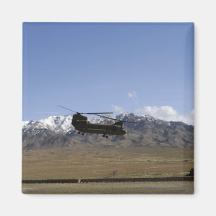 Íman Um CH-47 Chinook descola