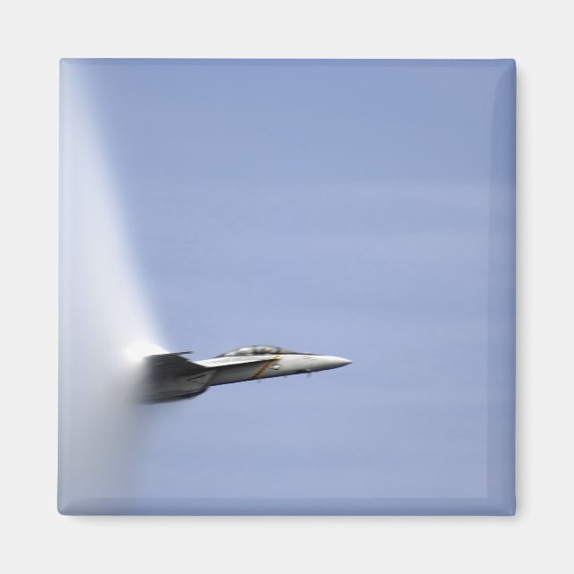 Íman Um F/A-18E Super Hornet alcança a velocidade de ta (Frente)