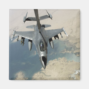 Íman Um falcão F-16 de combate reabastece