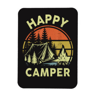 Íman Um Feliz Aventureiro Menino Bebê Divertido Acampam