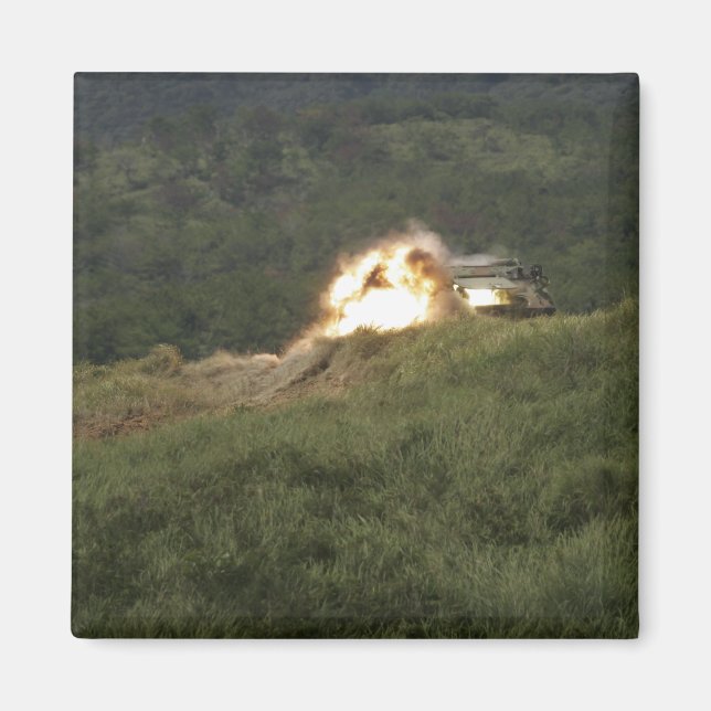 Íman Um fuzileiro marca um acerto direto (Frente)