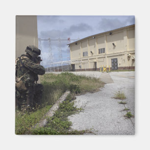 Íman Um fuzileiro naval posta a segurança
