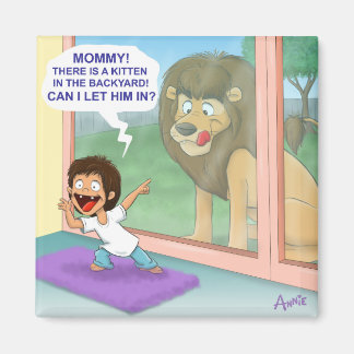 Íman Um gatinho bonito no quintal