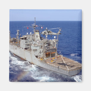 Íman Um helicóptero limpa a cabina de pilotagem