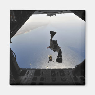 Íman Um pararescueman da força aérea de E.U. que salt