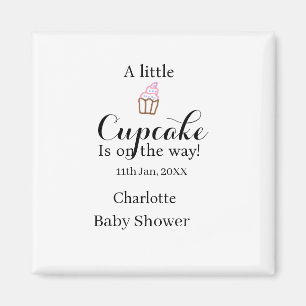 Íman Um pequeno nome do chá de bebê de cupcake está a c