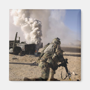 Íman Um soldado reage ao explos controlados