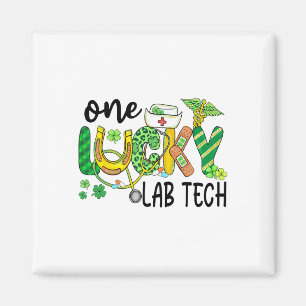 Íman Um técnico de laboratório sortudo Dia de São Patrí