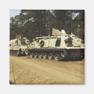 Íman Um veículo de recuperação M-88 começa a reboca