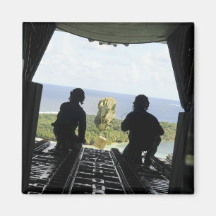 Íman Uma caixa de produtos humanitários