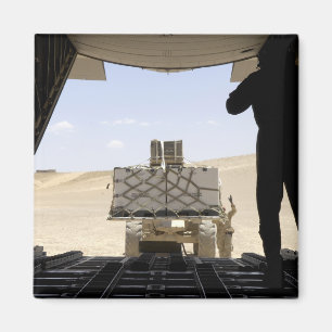 Íman Uma empilhadeira carrega a carga em A.A. - 130