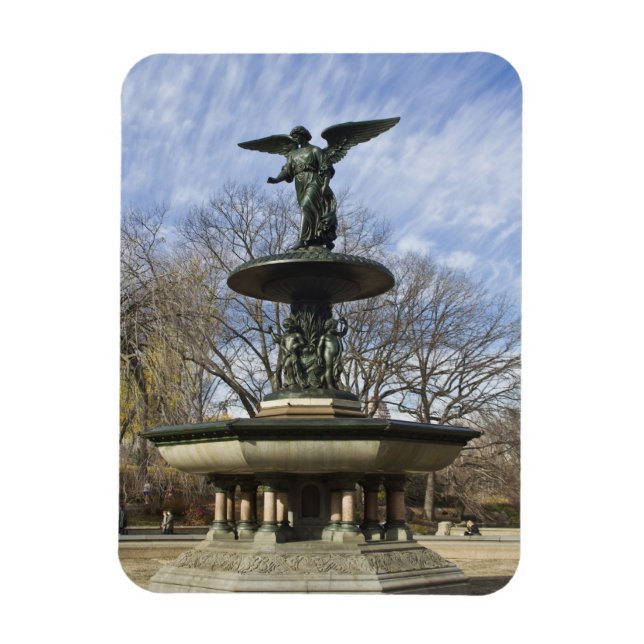 Íman Uma fonte Bethesda seca de inverno no Central Park (Vertical)