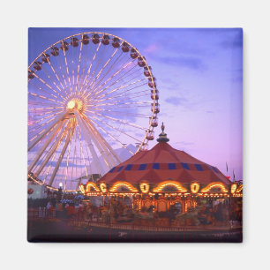 Íman Uma roda gigante e carrossel no Navy Pier em