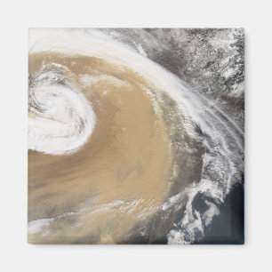 Íman Uma tempestade asiática atravessa o Pacífico