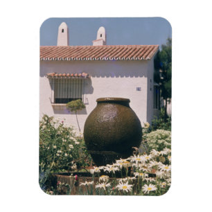 Íman Urn decorativo em jardim de flores, Lisboa Portuga