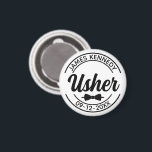 Íman Usuário Personalizado com Nome Personalizado e Dat<br><div class="desc">Celebre seu dia de casamento com um presente único e significativo para seus contínuos! Este Magneta personalizado apresenta seu nome e sua data de casamento, criando uma manutenção especial para obrigado-los pelo seu papel no seu grande dia. Perfeito para exibição em geladeiras, armários, ou qualquer superfície magnética, é uma maneira...</div>