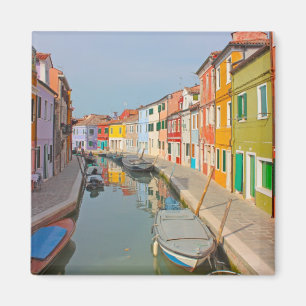 Íman Veneza, canal da ilha de Burano, pequenas casas co