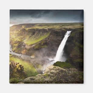 Íman Verão da cachoeira   de Haifoss em Islândia