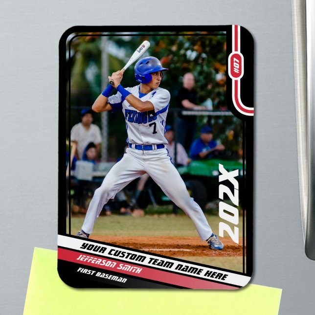 Íman Vermelho Personalizado do Jogador de Baseball (Black Baseball Player Magnet with Custom Team Name and White Red Stripes)