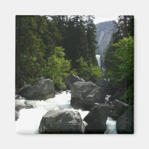 Íman Vernal cai à distância em Yosemite