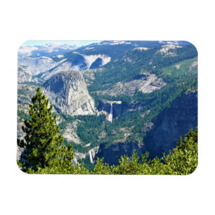 Íman Vernal e Nevada caem do Glacier Point, CA