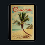 Íman Viagens vintage da Árvore Palm do Magnet Guanacast<br><div class="desc">Um impressão de arte moderno Guanacaste da Costa Rica do século médio,  em estilo viagens vintage. Ele apresenta uma palmeira curva na praia arenosa com oceano sob um céu azul nublado.</div>