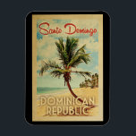Íman Viagens vintage da palmeira de Santo Domingo<br><div class="desc">Um impressão moderno da arte da República Dominicana de Santo Domingo do meio século excepcionalmente retro no estilo do poster das viagens vintage. Caracteriza uma palmeira curvada no Sandy Beach com oceano sob um céu nebuloso azul.</div>
