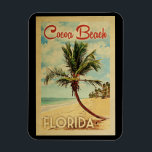 Íman Viagens vintage de árvores de palma de praia de ca<br><div class="desc">Um impressão de arte moderno do século médio,  Cocoa Beach,  Flórida,  no estilo viagens vintage. Ele apresenta uma palmeira curva na praia arenosa com oceano sob um céu azul nublado.</div>