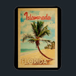Íman Viagens vintage de praia de Palm Tree da Flórida<br><div class="desc">Design de Islamorada Flórida no estilo Viagens vintage apresentando uma palmeira na praia com oceano e céu.</div>