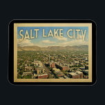 Íman Viagens vintage de Salt Lake City Utah<br><div class="desc">Design no estilo Viagens vintage de Salt Lake City Utah com uma vista cênica de horizonte de horizonte com montanhas ao fundo.</div>