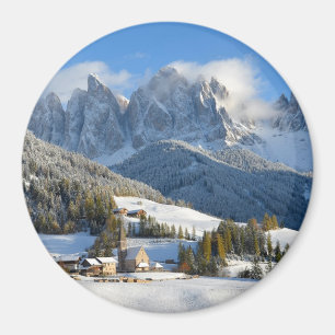 Íman Vila das dolomites no ímã redondo do inverno