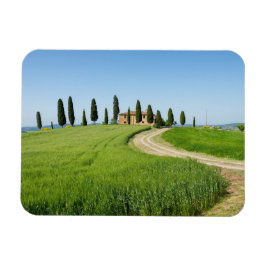 Íman Villa fazenda com ciprestes na Toscana