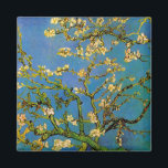 Íman Vincent van Gogh - Árvore de Amêndoa Brilhante<br><div class="desc">Blossoming Almond Tree (1890) de Van Gogh é uma pintura de apos impressionismo fino de arte floral e viva. Um galho de uma árvore de amêndoa florida em um jardim primavera com o céu azul ao fundo. Lindas flores brancas florescentes. Sobre o artista: Vincent Willem van Gogh (1853-1890) foi pintor...</div>