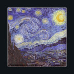 Íman Vincent Van Gogh Starry Night Vintage Fine Art<br><div class="desc">Vincent van Gogh Starry Night Fine Art Painting Starry Night Starry Night é uma pintura do artista poste-impressionista holandês Vincent van Gogh. O céu azul à noite está cheio de nuvens, estrelas e uma lua crescente brilhante. A Noite Estrelada é a única noturna na série de visões da janela do...</div>